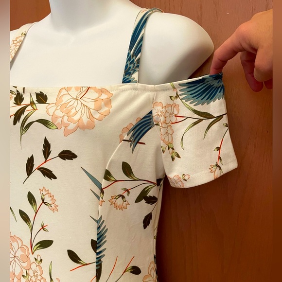 Lovely Size Small A-Line Floral Cold Shoulder Short sleeved dress. - Picture 2 of 10